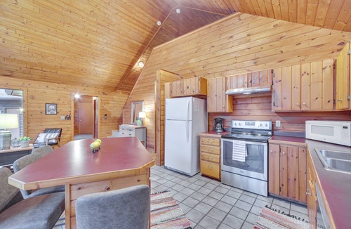 Hayward Cabin | Cozy Wisconsin Cabin w/Deck, Kayaks & Lake Views!