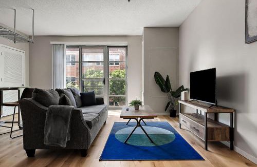 Mill District Apartment | CozySuites Mill District with pool gym #13