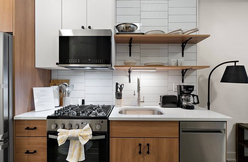 Warehouse District Apartment | CozySuites NLG - Modern 1BR condo #02