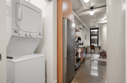 Warehouse District Apartment | CozySuites NLG - Modern 1BR condo #02