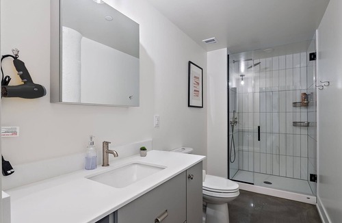 Warehouse District Apartment | CozySuites NLG - Modern 1BR condo #08