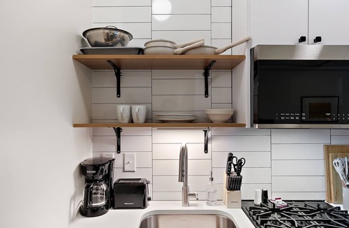 Warehouse District Apartment | CozySuites NLG - Modern studio condo #17