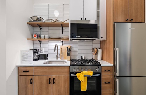 Warehouse District Apartment | CozySuites NLG - Modern studio condo #18