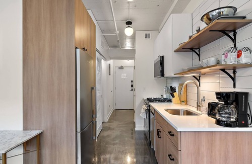 Warehouse District Apartment | CozySuites NLG - Modern studio condo #19