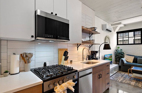 Warehouse District Apartment | CozySuites NLG - Modern studio condo #19