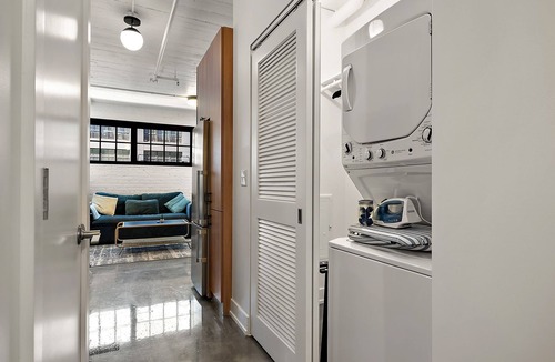 Warehouse District Apartment | CozySuites NLG - Modern studio condo #19