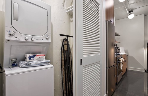 Warehouse District Apartment | CozySuites NLG - Modern 1BR condo #24