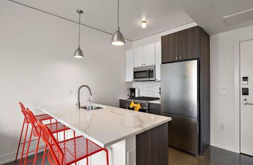 Warehouse District Apartment | CozySuites NLG - Modern 2BR condo #16
