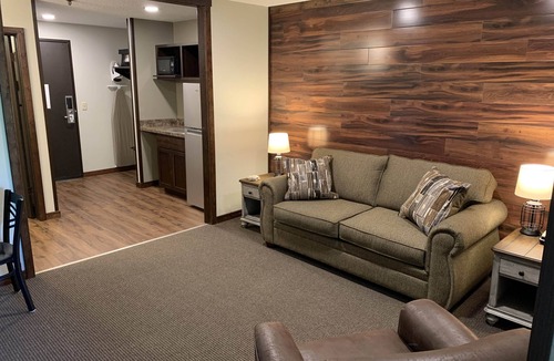 East Gull Lake Hotel | Cragun's Resort & Hotel