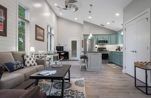 Breezy Point Cabin | Cree bay-Fire pit Grill| DogsOK