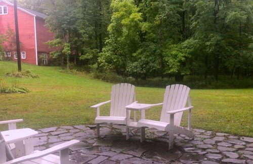 West Saugerties Cottage | Creek & Catskill Mountain view HITS Hike Ski