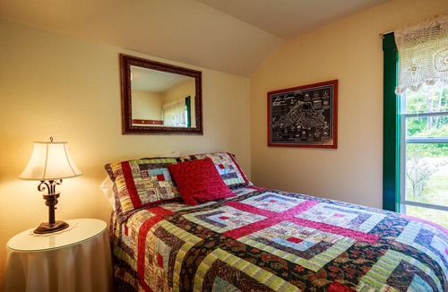 Croftville Cottage | Croftville Road Cottages #3. On the Shore of Lake Superior. Cozy and Romantic.