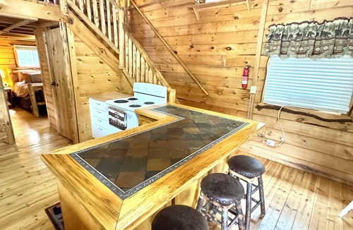 Merrillan House | Custom Built Log Cabin/Fully Stocked/1.5 Garage/Sleeps 7/UTV Route