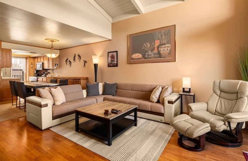 Oak Creek Condo | Cute & Cozy Condo, Community Pool & Hot Tub! B13 -