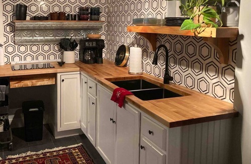 Sheridan Apartment | Cute & Cozy Lower Level Apartment in Sheridan