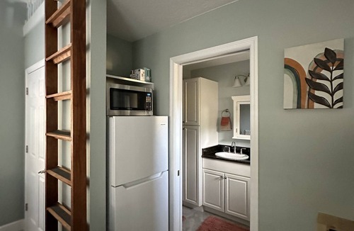 New Smyrna Beach Apartment | Cute Studio just 2 blocks from New Smyrna Beach & Flagler Ave.
