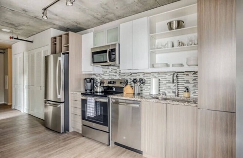 Downtown Minneapolis Apartment | CW 2BR 1B Sky Lounge Rooftop Pool Gym U