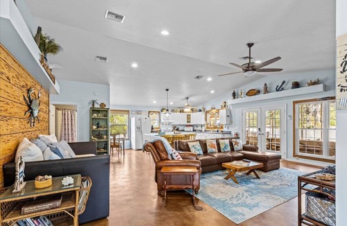 Steinhatchee House | Cypress Crab House of Steinhatchee! 1 block to river, parking, porch, parking