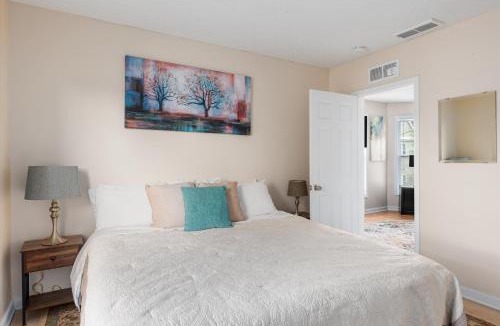 Corcoran Apartment | Dahlia Apartment - In Quiet Corcoran Neighborhood with Easy Access to Downtown
