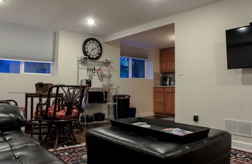 Owatonna House | Dartt's Park Garden View - 1 Bedroom