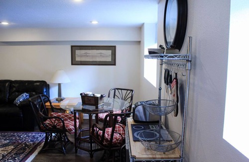 Owatonna House | Dartt's Park Garden View - 1 Bedroom