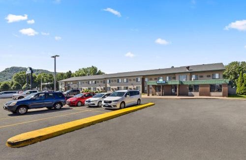 Winona Hotel | Days Inn by Wyndham Winona