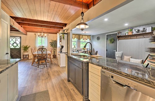 Tobyhanna Cottage | Deck + Pool Access: Welcoming Poconos Retreat