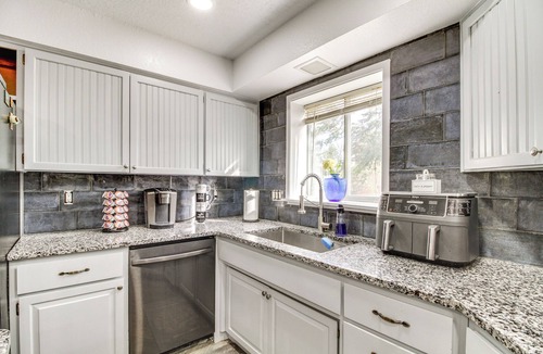 Paradise Hills Civic House | Deck, Putting Green & Views: Albuquerque Oasis