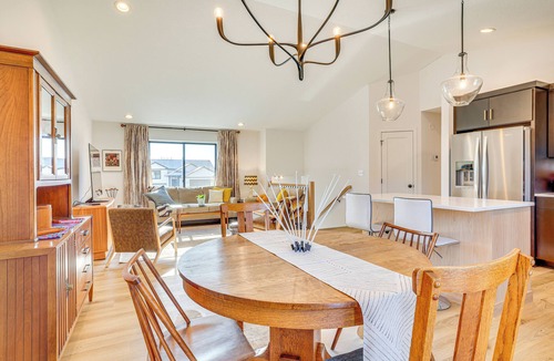 Rochester House | Deck w/Forest Views: Modern Home in Rochester!