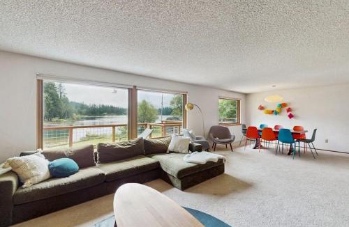 Clinton House | Deer Lake Escape