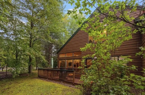 North Woodstock House | Deer Park end unit w/lake access