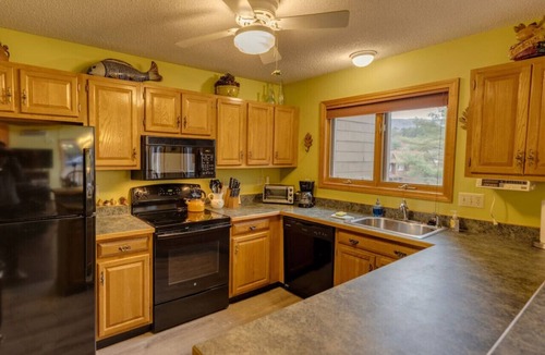 North Woodstock House | Deer Park Townhouse- Dog Friendly!