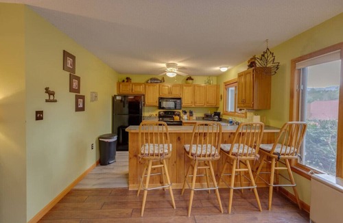 North Woodstock House | Deer Park Townhouse- Dog Friendly!