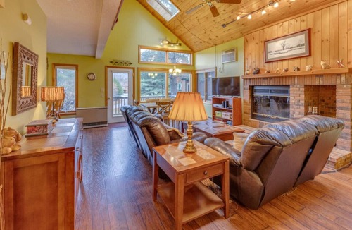 North Woodstock House | Deer Park Townhouse- Dog Friendly!