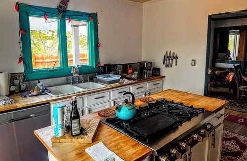 Madrid House | Delightful gypsy bungalow located in the bewitching mountain village of Madrid!