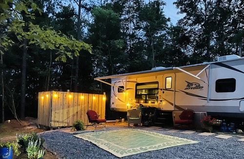 Coosa House | Delightful Jayco Camper on the Coosa river