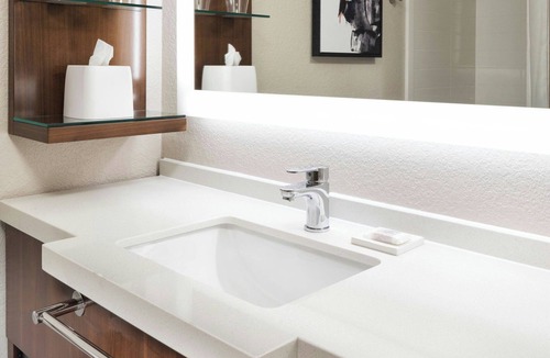Minneapolis Hotel | Delta Hotels by Marriott Minneapolis Northeast