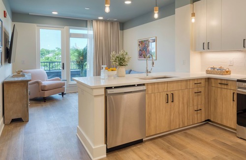 12 South Hotel | Deluxe Queen Accessible Room + Full Kitchen | Rooftop + Courtyard | The Gilmore
