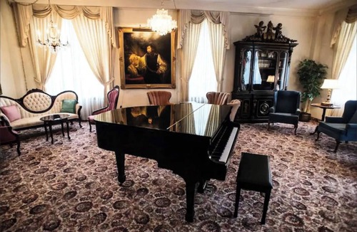 Southwest Minneapolis Apartment | Deluxe Queen Room in Minneapolis Boutique Hotel