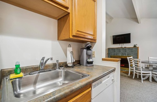 West Bridgewater Hotel | Deluxe Two Bedroom Suite on 2nd floor with outdoor heated pool 20708