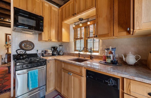 Downtown Santa Fe House | Desert Sky- Sweet Retreat, Across from the Santa Fe River in The Rail Yard District