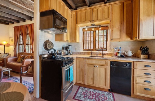Downtown Santa Fe House | Desert Sky- Sweet Retreat, Across from the Santa Fe River in The Rail Yard District