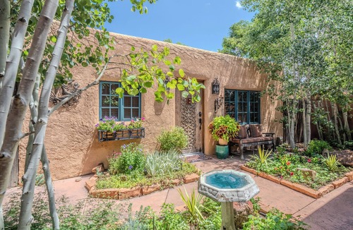 Downtown Santa Fe House | Desert Sky- Sweet Retreat, Across from the Santa Fe River in The Rail Yard District
