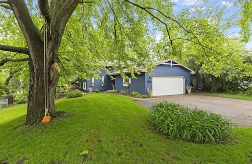 Shorewood House | Designer Rental in Excelsior - walk to everything!