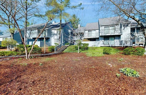 Glen Arbor Condo | Desirable beachfront condo in Glen Arbor with patio, fireplace, kitchenette & AC