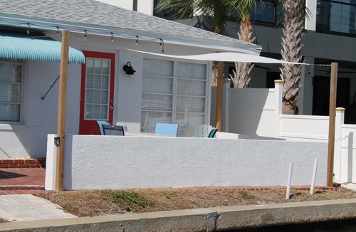 Bay Esplanade Villa | DIRECT WATERFRONT 2BDRM Villa full kitchen, fish from porch