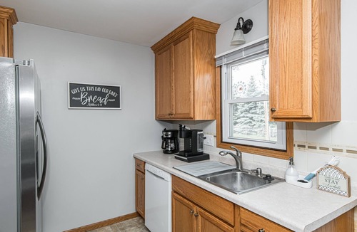Rochester Apartment | Discounted 5-Star 3 Bedroom Duplex 5 Minutes to Mayo Clinic!