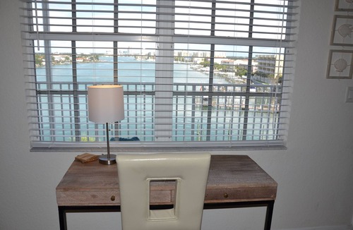 Clearwater Beach Condo | DOCKSIDE CONDOS- UNIT 501 GREAT LOCATION WITH FABULOUS VIEWS !