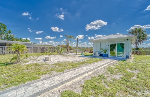 Southside Rural Community Apartment | Dockside Oasis, Private Entrance & Balcony