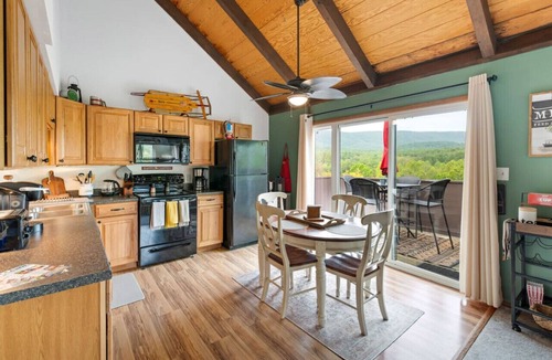 Basye Cabin | Dog Friendly 3BR/2BA with Loft and Mountain Views